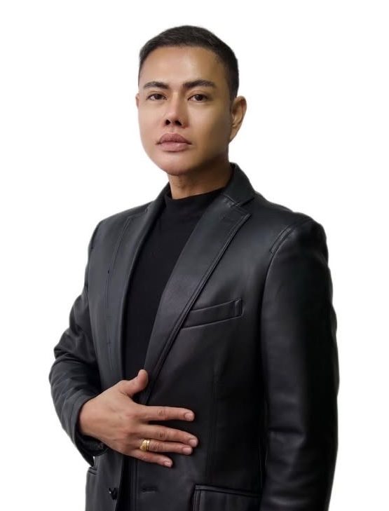 Edson Gonzales, Nanobrows specialist at Eyebrow Lab Amsterdam